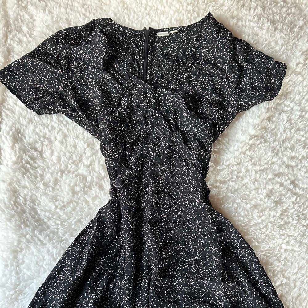 Gap black speckle v neck dress